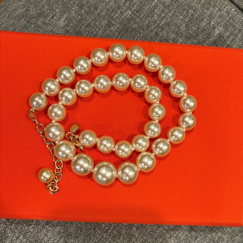 Joan Rivers pearl necklace vintage
